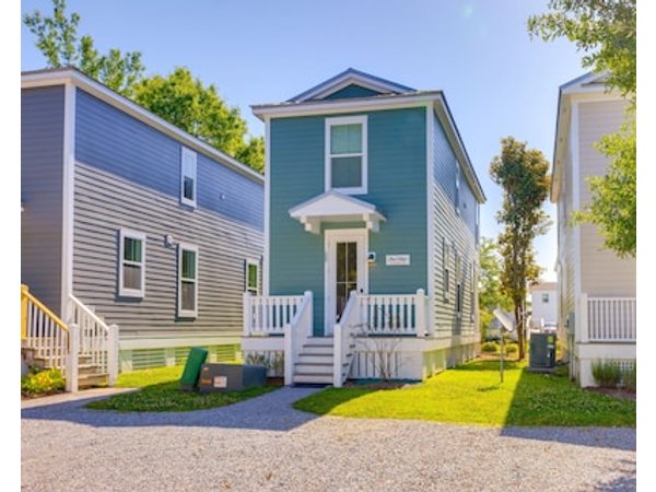 Cute and Cozy Comfy Birds Junior Cottage - 1 mile to Dwntn Ocean Springs near Beach with Golf Cart