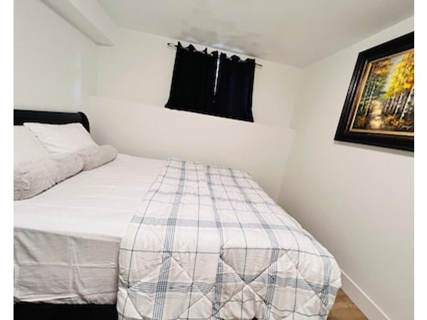 New & Modern Suite In Bristol Riverview.