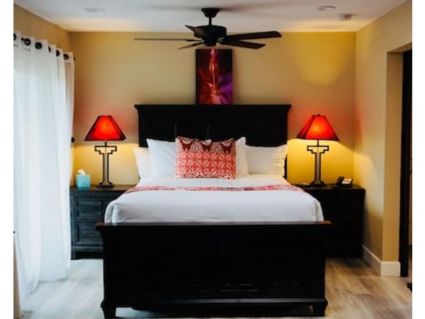 Lantern Light Inn - Romantic Getaway