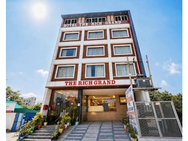 Hotel The Rich Grand Agra