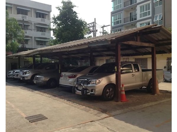 Yaowamal Apartment