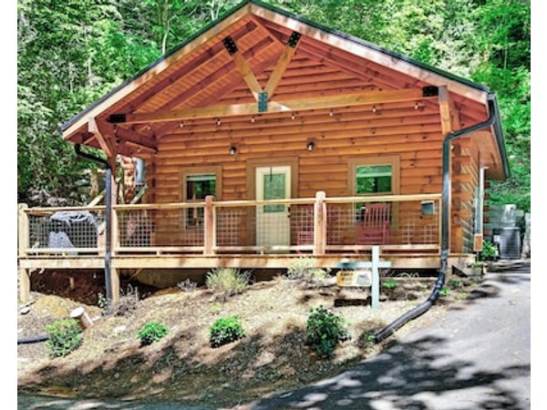 Romantic Getaway for 2 w/Free tickets2Dollywood Anakeesta Aquarium PrivateHotTub