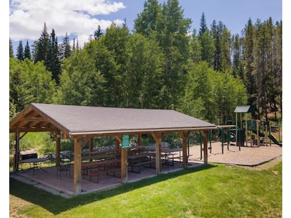 Cozy Unit For A Couples Getaway - Great Bedding Options Free Wi-fi And Hardwood Floors.