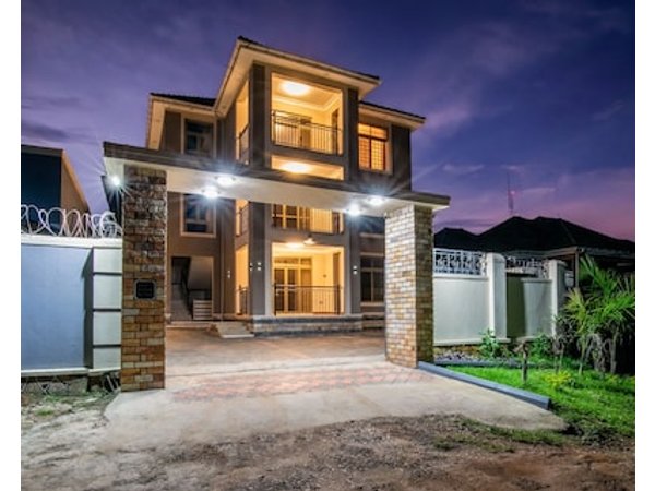 Saffron Beach Bistro & Cottages