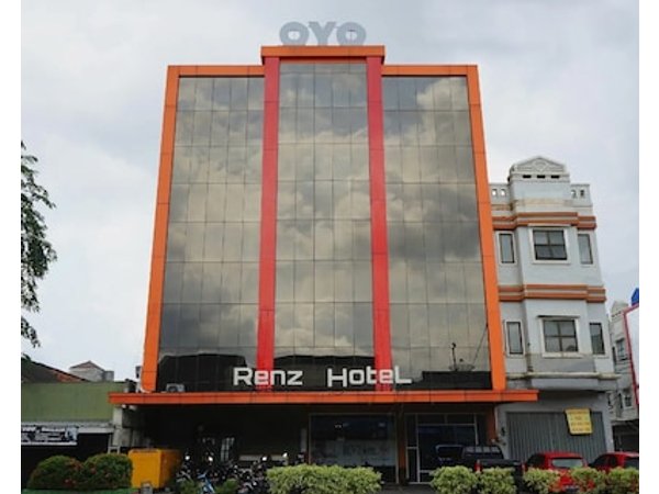 OYO 633 Ren'z Hotel