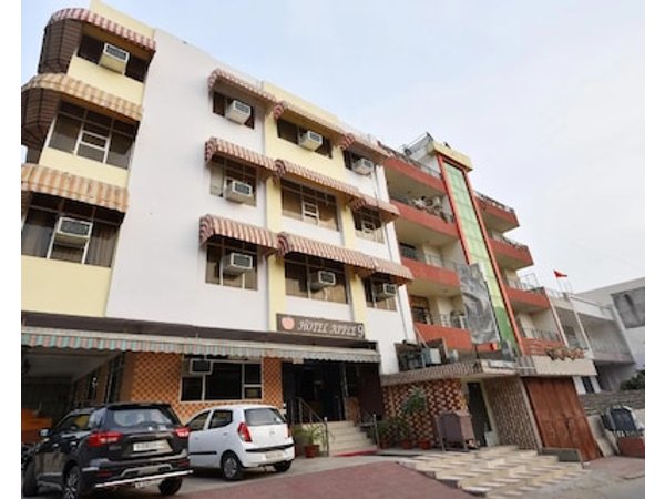 OYO 3311 Hotel Apple 9