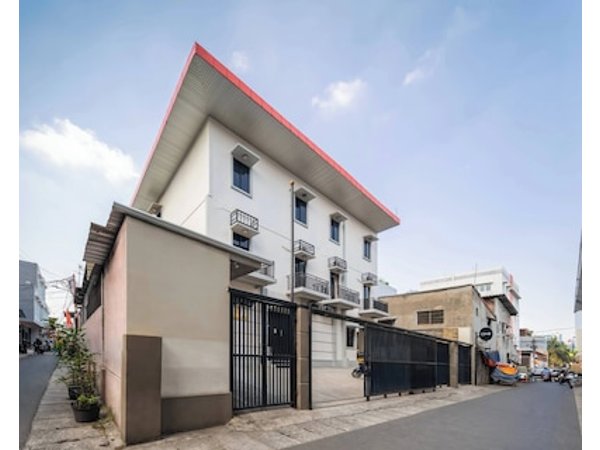 Cove Oekude Residence