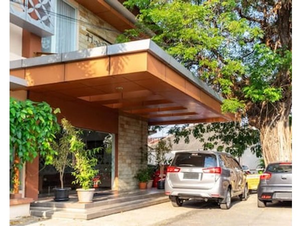 RedDoorz Plus Syariah near Java Supermall Semarang 2