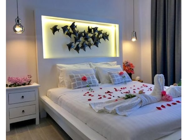 IONIAN SUITES by Bruskos