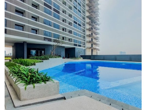 Cozy And Well Furnished Studio Collins Boulevard Apartment