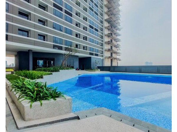 Earth Toned Studio Apartment Collins Boulevard