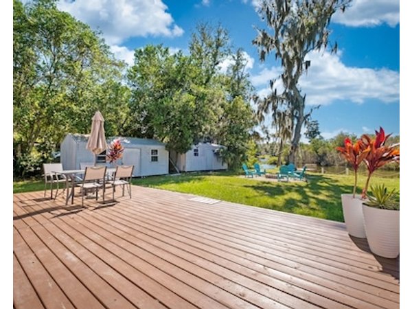 Lakefront Home with Outdoor Pool Table Firepit and Grill in Jacksonville