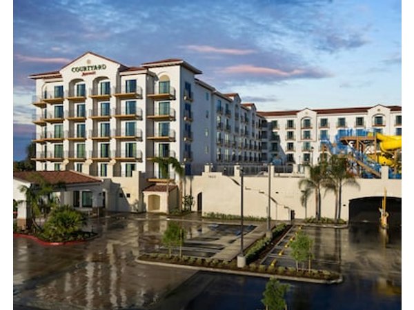 Courtyard by Marriott Anaheim Theme Park Entrance