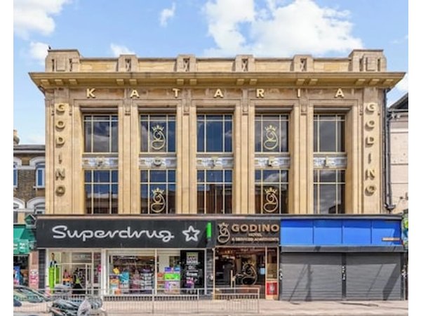 Modern Studio with Balcony – Ilford 20 Minutes away from central London
