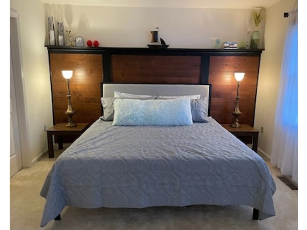 Cozy 2 Bedroom 2.5 Bath Across From Cambridge City Marina