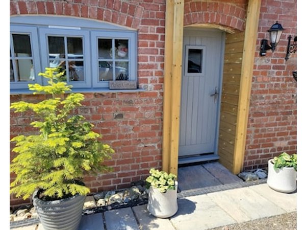 2 Bed Cottage - Hot Tub Garden Parking