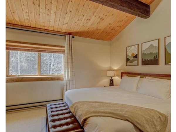 EagleVail Getaway -Ski Golf and Relax in Hot Tub