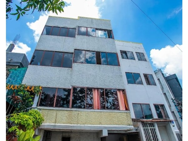 OYO 18544 Amm Residency