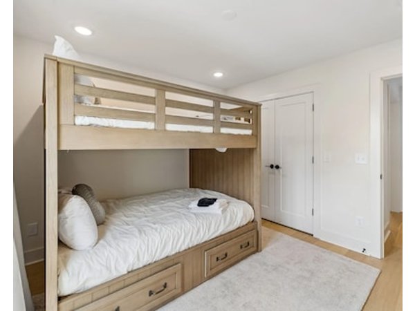 Nashville Getaway Rooftop Views & Modern Comfort