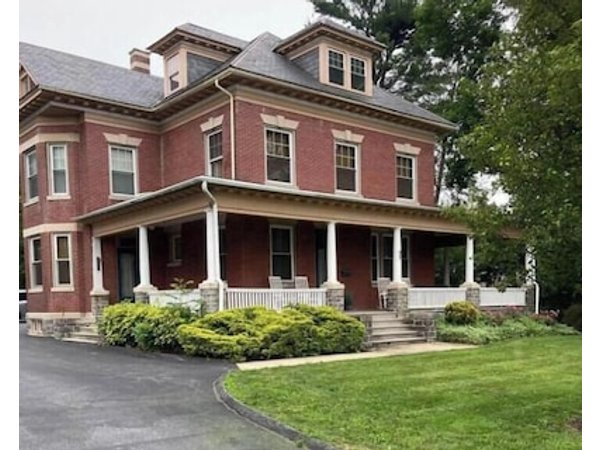 Historic Main Street Getaway