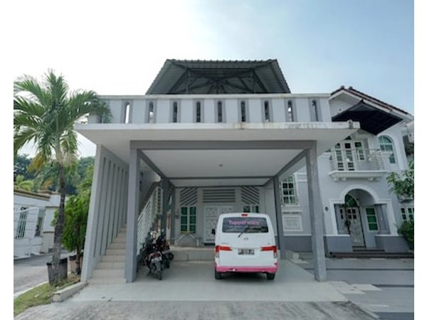 RedDoorz Syariah near RS Awal Bros Batam