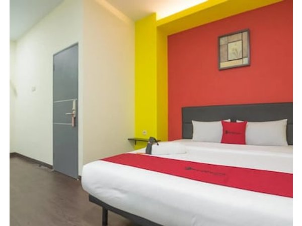 RedDoorz near ITC Mangga Dua
