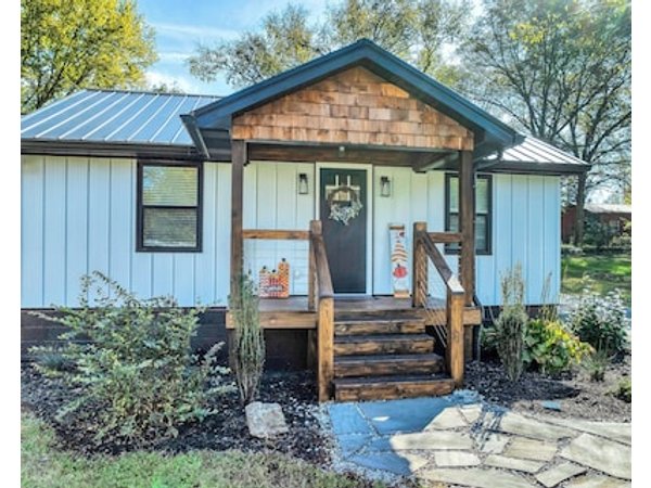 Stylish 3 Bedroom Getaway Near Knoxville Airport & The Smokies