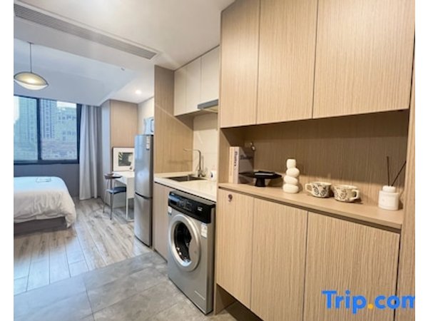 Qianshi Apartment (Shanghai Yuyuan Subway Station Branch)
