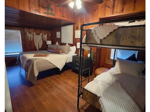 Lodi Wine Cottage - 2 Bedroom Country Cottage in Wine Country