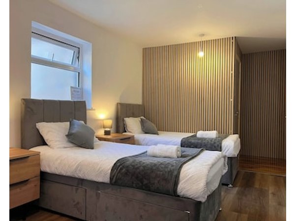Contemporary Room In Luton