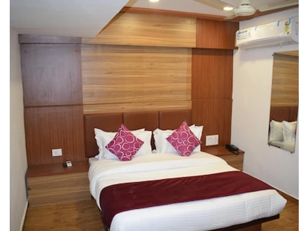 Hotel Palak Palace