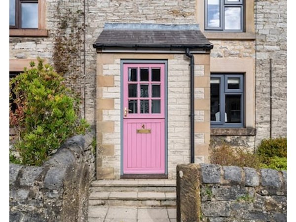Fable Cottage: Luxurious Stay