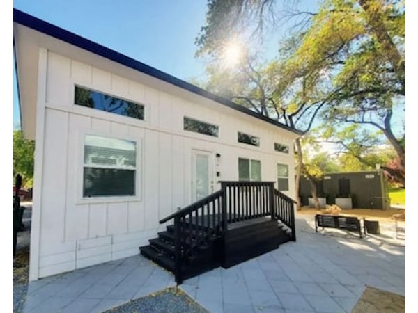 Beautiful Courtyard Cottage Amethyst