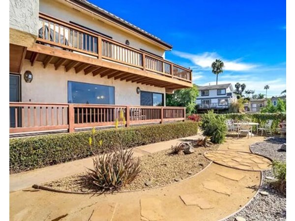 Ocean View 2-bedroom Luxury apartment with AC in San Diego