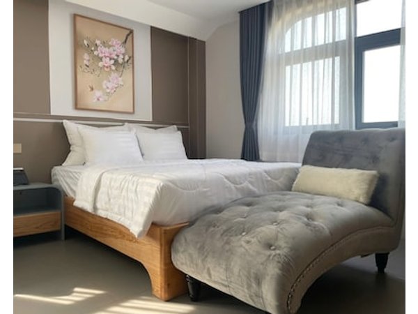 Leonora Hotel