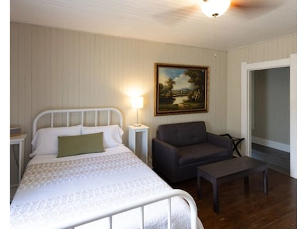 Pool Cottage in Historic Old Town Beaumont