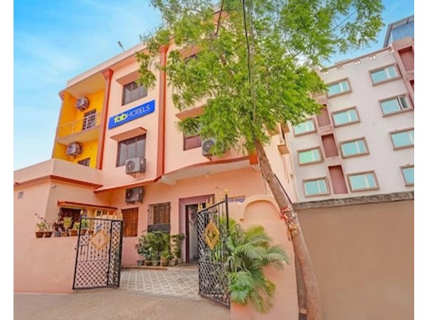 FabHotel Aditya Guest House 3