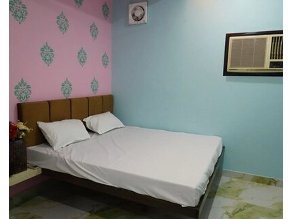 urmila paying guest house