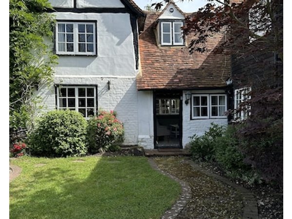 Gorgeous Cottage in Skirmett with Parking