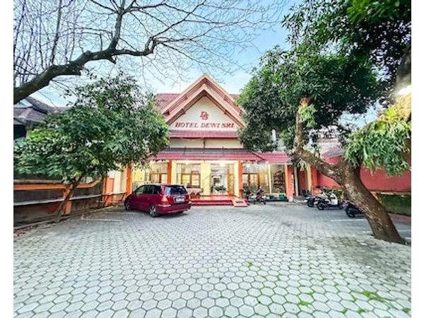 Super OYO 759 Hotel Dewi Sri