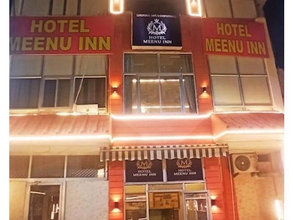 OYO 28453 Meenu Inn