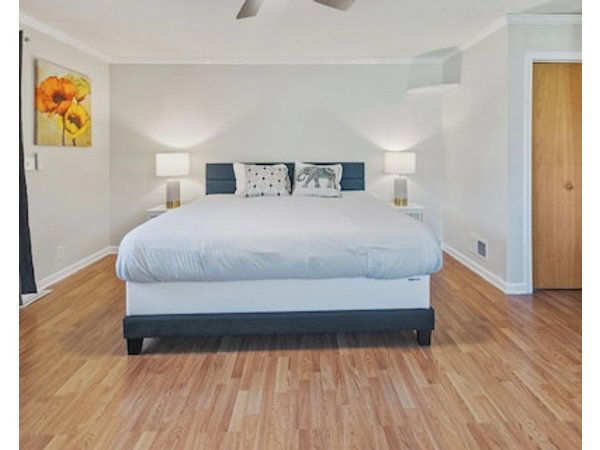 Family-Friendly Getaway - Sunroom Foosball & More in La Vista NE
