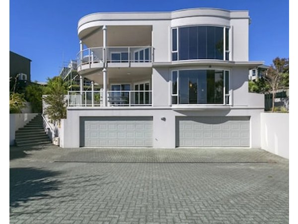 Mountain View Getaway - Incredible Location And Views Right Near Lake Edge