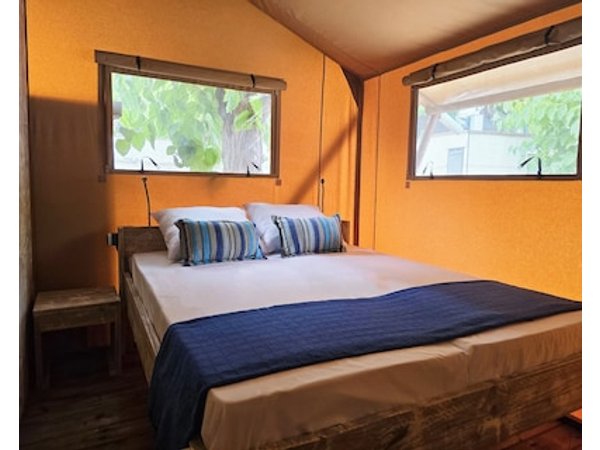 Camping Costa Dorada Tienda Lua