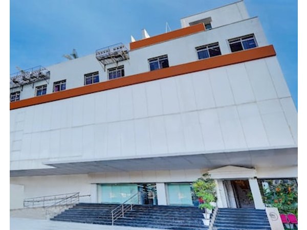 OYO 5683 Sri Sai Suites