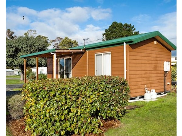 Snug Beach Cabin And Caravan Park
