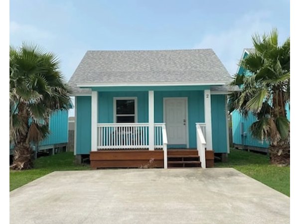 This Cottage Is A 2 Bedroom(s) 1 Bathrooms Located In Rockport Tx.