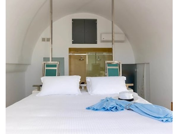 Santorini Sun Villas With Private Hot Tub In The Heart Of Oia