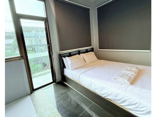 Sukhum Huai Khwang Guest House