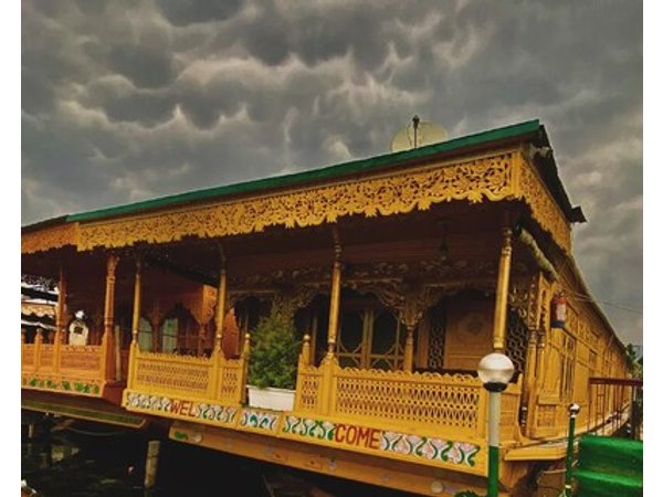 Heritage New Moon Group Of Houseboat